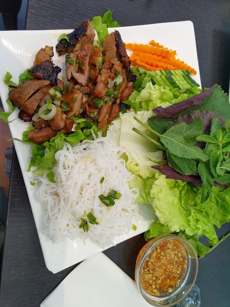 Vermicelli Noodles with Grilled Beef